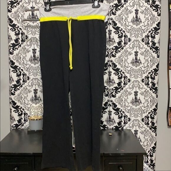 Bundle 2 Nike Dri-Fit shirts and 2 Yoga Pants all size medium - Picture 5 of 5